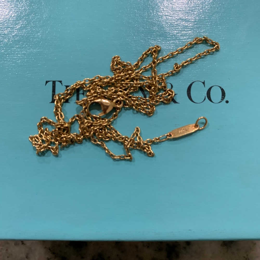 Love Chain Tiffany 18k in yellow gold 30”
